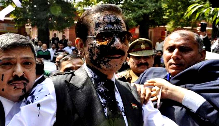 Supreme Court takes suo motu cognizance of ink throwing incident on court premises; issues Contempt notice to lawyer for throwing ink on Sahara chief Subrata Roy Supreme Court takes suo motu cognizance of ink throwing incident on court premises; issues Contempt notice to lawyer for throwing ink on Sahara chief Subrata Roy