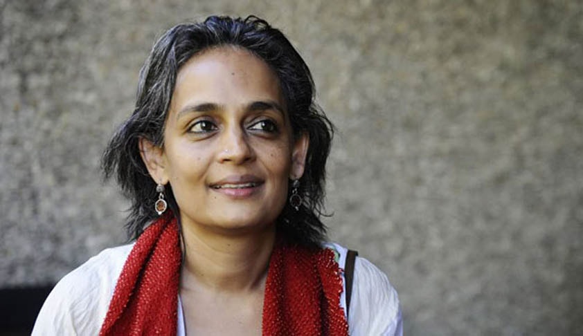 SC refuses to stay Bombay HC contempt notice against Arundhati Roy, Issues notice  [Read Petition]