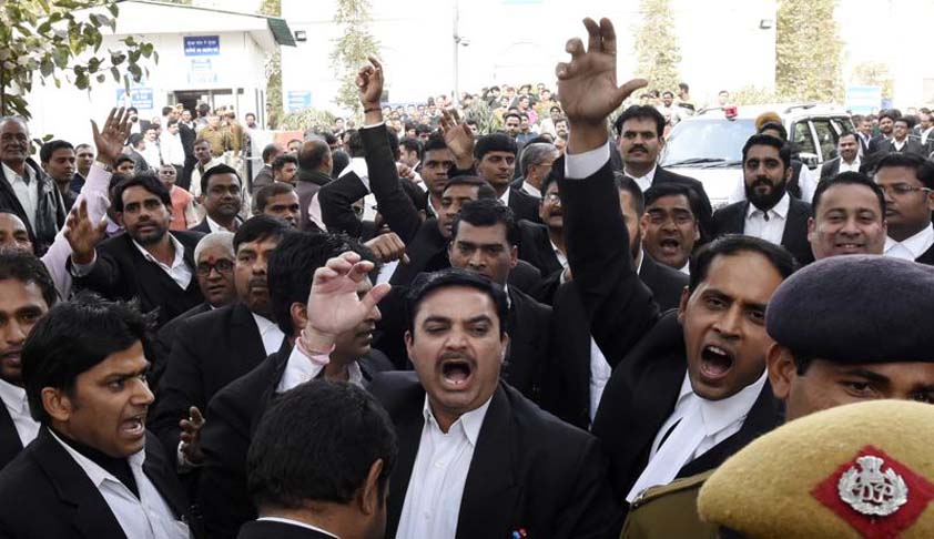 JNU row: Lawyers thrash students, teachers and journalists outside Patiala House Courts; BCI to conduct inquiry headed by former HC Judge