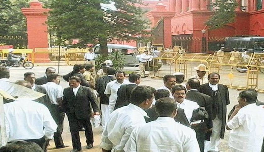 Amidst Shocking Malpractices, Election Tribunal Sets Aside K’taka Bar Council Polls, Orders BCI To Conduct De-Novo Polls Before May 18 Amidst Shocking Malpractices, Election Tribunal Sets Aside K’taka Bar Council Polls, Orders BCI To Conduct De-Novo Polls Before May 18