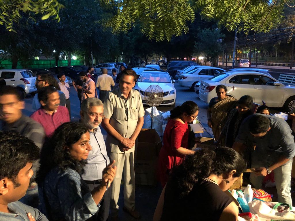 Kerala Floods : SC Lawyers Organize Collection Drive; Justices Kurian Joseph And K M Joseph, Make Contributions Kerala Floods : SC Lawyers Organize Collection Drive; Justices Kurian Joseph And K M Joseph, Make Contributions