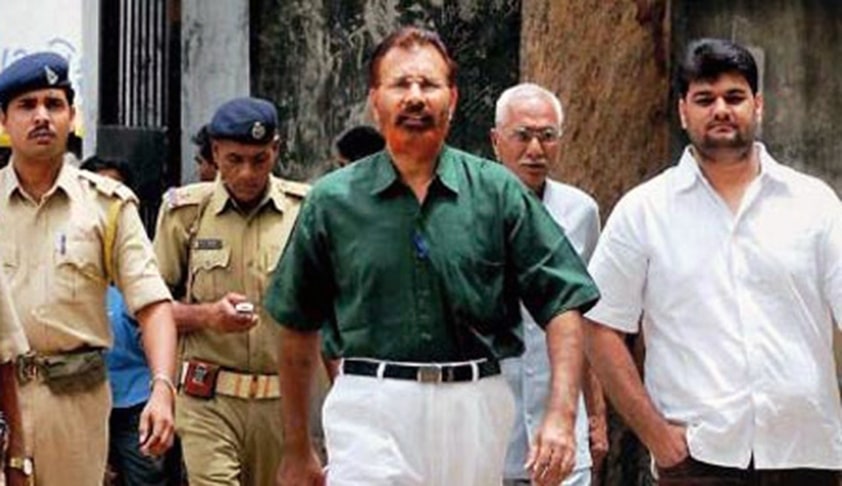 Sohrabuddin Case: Bombay HC Dismisses Pleas Challenging Discharge Of 5 Cops, Allows Discharge Of One More Cop [Read Order]