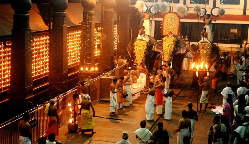 SC Issues Notice On Pleas Against Govt. Controlling Devaswom Boards; Seeks Participation Of Devotees In Temple Administration [Read Petitions]