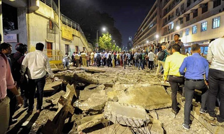 Foot Over-bridge Collapse: Why Dont You Work With Each Other To Take Stock of Matter, Bombay HC Asks Rlys, BMC Foot Over-bridge Collapse: Why Dont You Work With Each Other To Take Stock of Matter, Bombay HC Asks Rlys, BMC