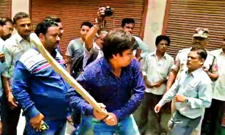Indore Sessions Court Refuses To Hear Bail Plea Of BJP MLA Akash Vijayvargiya, Arrested For Assaulting A Municipal Official Indore Sessions Court Refuses To Hear Bail Plea Of BJP MLA Akash Vijayvargiya, Arrested For Assaulting A Municipal Official