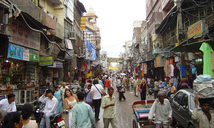 Delhi High Court Directs Police Action Against Street Vendors Selling Counterfeit Branded Goods In Karol Bagh Delhi High Court Directs Police Action Against Street Vendors Selling Counterfeit Branded Goods In Karol Bagh