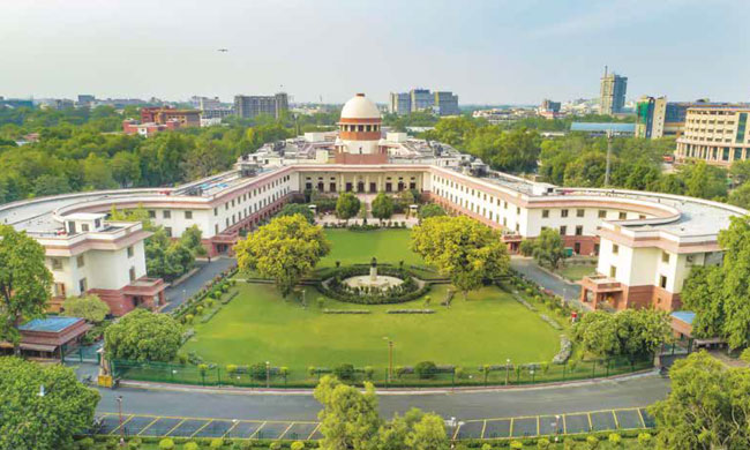 SC Grants Protection From Coercive Steps To Person Adjudged Foreigner To File Review On Basis Of Centres Notification Exempting Migrants Of Specified Communities From Foreigners Act