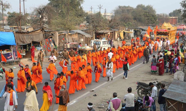 Procession of Kar sevaks