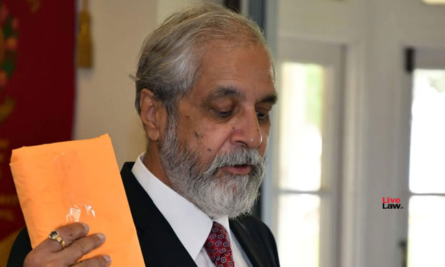 Justice Lokur taking oath on the Bhagavad Gita