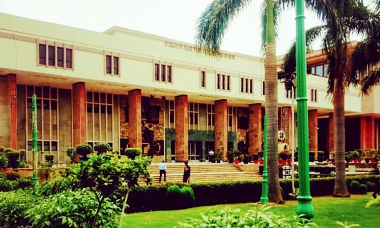 Relationship Between Client & Foreign Law Firm Is Commercial In Nature For The Purpose Of Sections 44 & 45 Of Arbitration Act  : Delhi HC [Read Order]