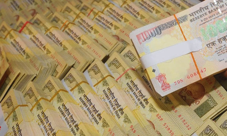Bombay High Court Directs RBI To Replace Maharashtra Residents Demonetized Notes Worth ₹1.6L With New & Valid Currency Bombay High Court Directs RBI To Replace Maharashtra Residents Demonetized Notes Worth ₹1.6L With New & Valid Currency