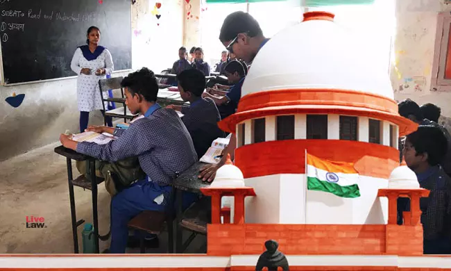 Shiksha Karmis In Chhattisgarh Cannot Claim Parity In Pay-Scale With That of Municipal Teachers: Supreme Court