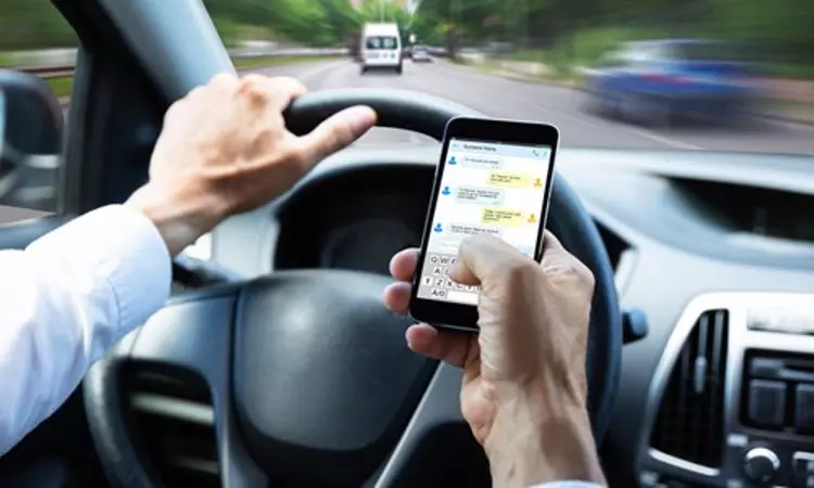 Use Of Mobile While Driving An Offence: 2018 Kerala HC Judgment Vs. 2019 Amendment Of MV Act Use Of Mobile While Driving An Offence: 2018 Kerala HC Judgment Vs. 2019 Amendment Of MV Act