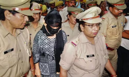 Chinmayanand Case : Shajahanpur Court To Consider Regular Bail Application Of Law Student On September 30