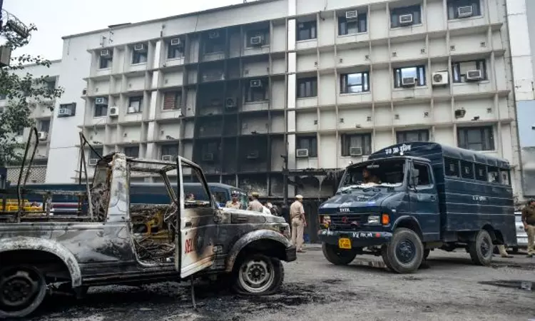 Breaking : Delhi HC Orders Judicial Enquiry On Tis Hazari Violence; Ex Gratia Amount Ordered To Injured Advocates [Read Order]