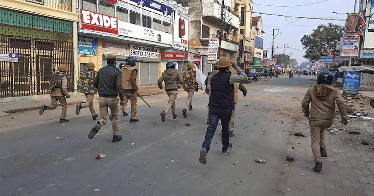 Under What Law Is Unilateral Notice Issued?: Allahabad Asks UP Govt In Ex-IPS Darapuris Plea For Quashing Notice To Recover Public Loss From Anti-CAA Protest [Read Order]