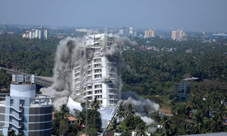 Maradu Flats Case: Supreme Court Lifts Attachment Of Properties Of Jain Housing, Except Land In Chillavannoor Maradu Flats Case: Supreme Court Lifts Attachment Of Properties Of Jain Housing, Except Land In Chillavannoor