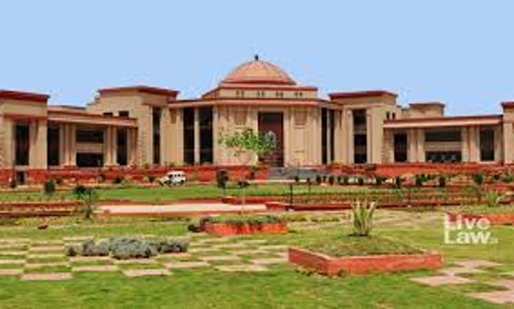Uncommunicated Adverse Entries In ACRs Can Be Considered For Passing Order Of Compulsory Retirement: Chhattisgarh HC Uncommunicated Adverse Entries In ACRs Can Be Considered For Passing Order Of Compulsory Retirement: Chhattisgarh HC