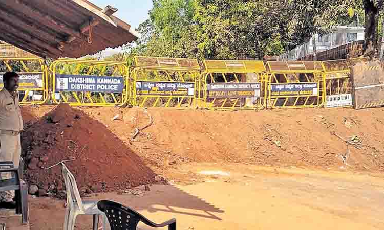 [Breaking] Karnataka Moves SC Against Kerala HC Direction To Remove Road Blockade For Essential Medical Services