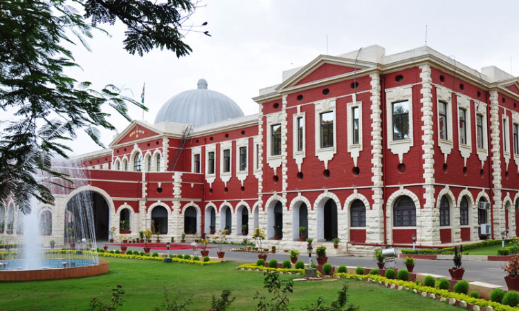 Pensionary Benefits And Gratuity Cant Be Withheld During Pendency Of Criminal Proceedings Against Employees: Jharkhand High Court