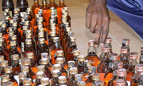 Plea Moved in Delhi HC Seeking Online Delivery of Liquor In Order To Curb Violation of Social Distancing Norms Outside Liquor Shops Plea Moved in Delhi HC Seeking Online Delivery of Liquor In Order To Curb Violation of Social Distancing Norms Outside Liquor Shops