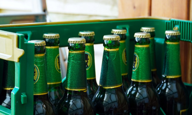 Reusing Another Brands Embossed Beer Bottles To Sell Ones Own Beer Product Is Trademark Infringement: Madhya Pradesh High Court Reusing Another Brands Embossed Beer Bottles To Sell Ones Own Beer Product Is Trademark Infringement: Madhya Pradesh High Court