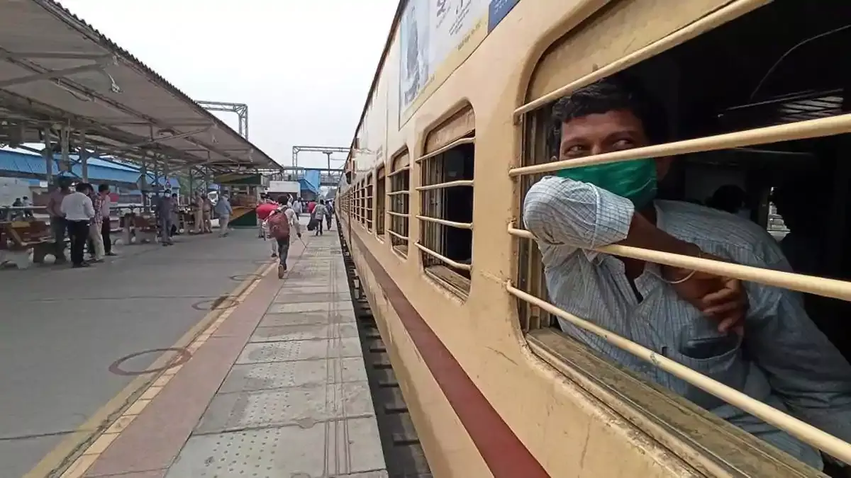 Hopefully, Railways Would Rush To Rescue Of Migrants, Their Transportation Being As Much Its Responsibility As The State: Telangana HC [Read Order]