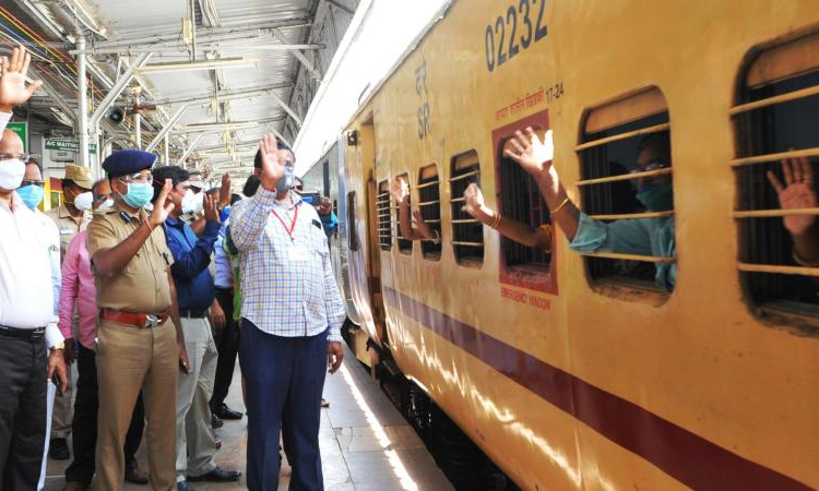 Waive Migrants One Way Charges Or Levy Fare From State Govt: Gujarat HC Directs Railways [Read Order]