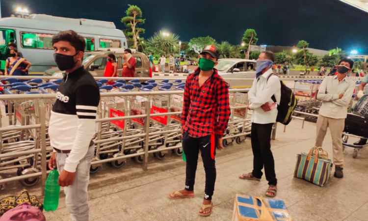 174 Migrants In Mumbai Return To Their Homes In Jharkhand Via Chartered Flight Sponsored By NLSIU Alumni 174 Migrants In Mumbai Return To Their Homes In Jharkhand Via Chartered Flight Sponsored By NLSIU Alumni