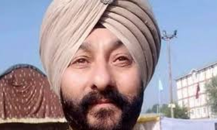 J&K DSP Davinder Singh, Who Was Caught With Hizbul Militants, Gets Default Bail in Terror Case as Delhi Police Fails to File Charge Sheet J&K DSP Davinder Singh, Who Was Caught With Hizbul Militants, Gets Default Bail in Terror Case as Delhi Police Fails to File Charge Sheet