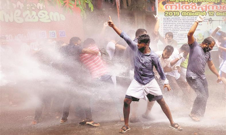 PIL In Kerala HC Against Public Protests And Huge Gatherings Organised By Political Parties Amid COVID-19 PIL In Kerala HC Against Public Protests And Huge Gatherings Organised By Political Parties Amid COVID-19