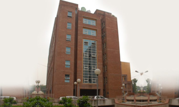 Delhi HC Extends Deadline For Submitting Thesis For Students Of Maulana Azad Institute of Dental Sciences (MAIDS) Till September 30 Delhi HC Extends Deadline For Submitting Thesis For Students Of Maulana Azad Institute of Dental Sciences (MAIDS) Till September 30