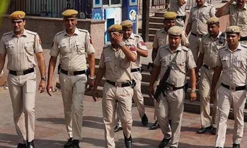 They Are Not Above Law: High Court Orders Action Against Delhi Police Personnel For Not Wearing Masks, Riding Two Wheelers Without Helmets They Are Not Above Law: High Court Orders Action Against Delhi Police Personnel For Not Wearing Masks, Riding Two Wheelers Without Helmets