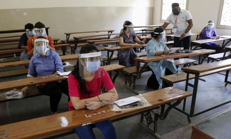 Plea Seeking Stay On State Boards SSC & Intermediate Examinations Amid COVID Surge: AP High Court Asks State To Respond Plea Seeking Stay On State Boards SSC & Intermediate Examinations Amid COVID Surge: AP High Court Asks State To Respond