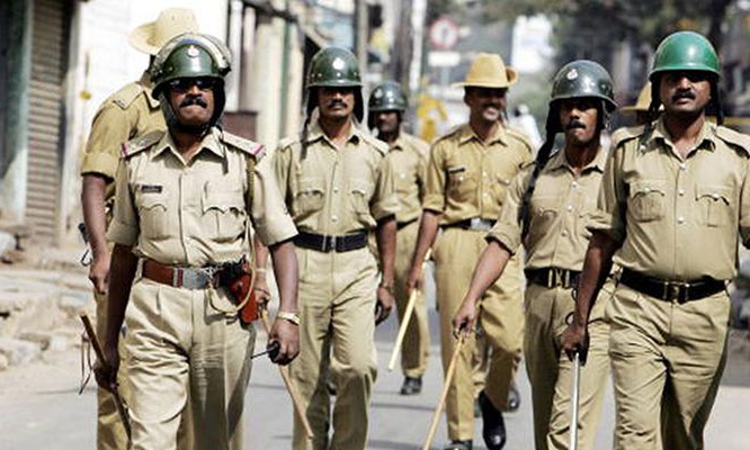Charge Of False Accusation U/S 211 IPC Can Be Made Against De Facto Complainant & Not Against Investigating Officer: Madras High Court Charge Of False Accusation U/S 211 IPC Can Be Made Against De Facto Complainant & Not Against Investigating Officer: Madras High Court