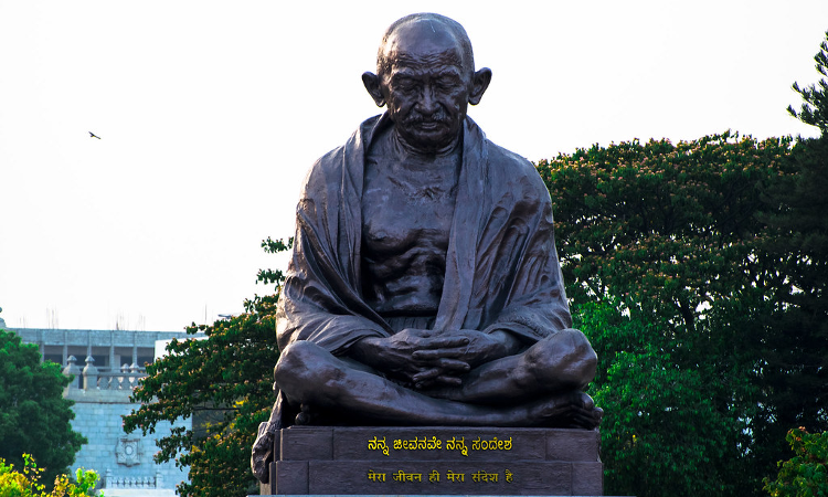 Gandhi Statue Not A Place Of Religious Worship: Karnataka HC Dismisses PIL Against Bar [Read Order]