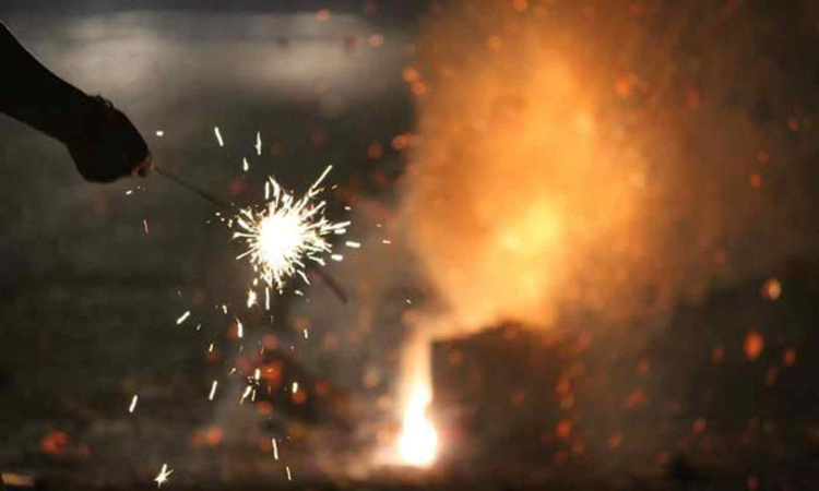 BREAKING : Supreme Court Upholds NGT Ban On Firecrackers In Delhi-NCR Regions With Poor Air Quality BREAKING : Supreme Court Upholds NGT Ban On Firecrackers In Delhi-NCR Regions With Poor Air Quality