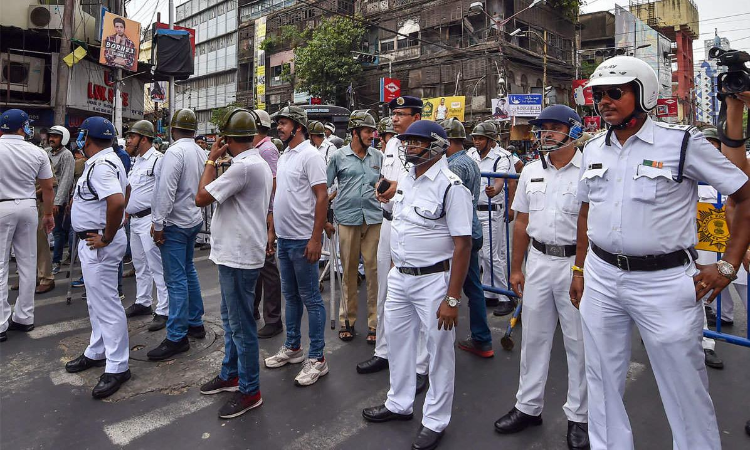 High Time That Police Reforms Are Introduced In State To Bifurcate Law & Order Wing From Investigating Wing: Calcutta High Court High Time That Police Reforms Are Introduced In State To Bifurcate Law & Order Wing From Investigating Wing: Calcutta High Court