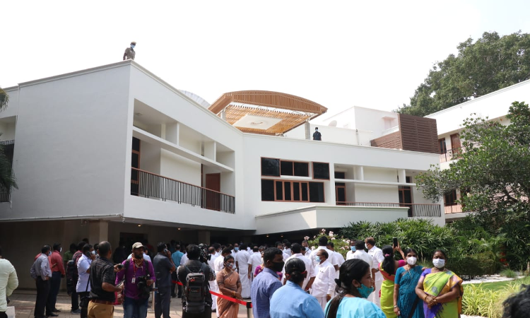 Veda Nilayam Memorial For Jayalalithaa: Madras High Court Grants Leave To AIADMK To Challenge Order Setting Aside Land Acquisition Proceedings Veda Nilayam Memorial For Jayalalithaa: Madras High Court Grants Leave To AIADMK To Challenge Order Setting Aside Land Acquisition Proceedings