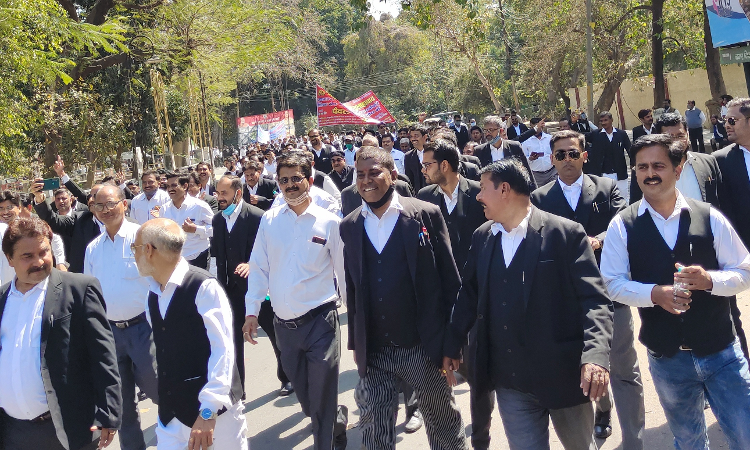 Strict Action Will Be Taken Against Advocates Who Appear Before Court Or Indulge In Physical/E-Filing: Allahabad HC Bar Assn. Warns Lawyers Strict Action Will Be Taken Against Advocates Who Appear Before Court Or Indulge In Physical/E-Filing: Allahabad HC Bar Assn. Warns Lawyers