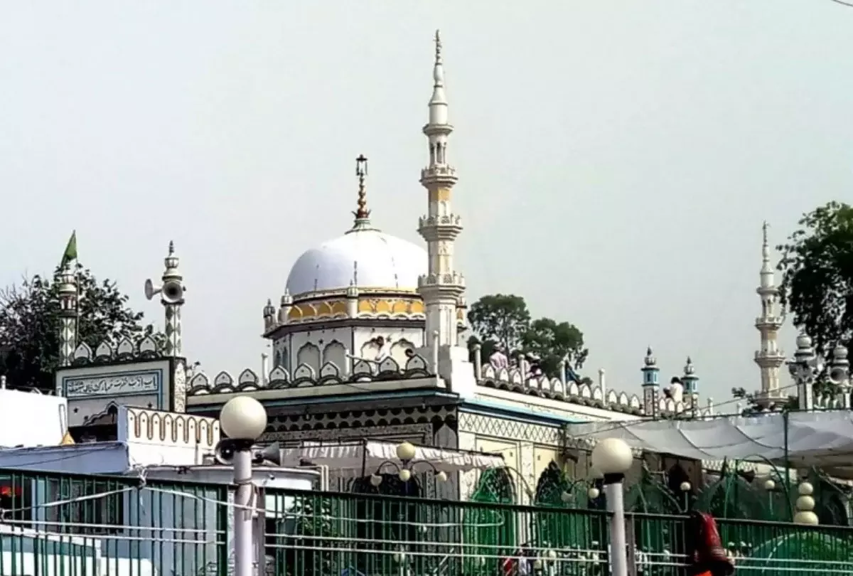 Supreme Court Stays Demolition Of Dargah Mubarak Khan Saheed, Gorakhpur; Issues Notice To UP Govt