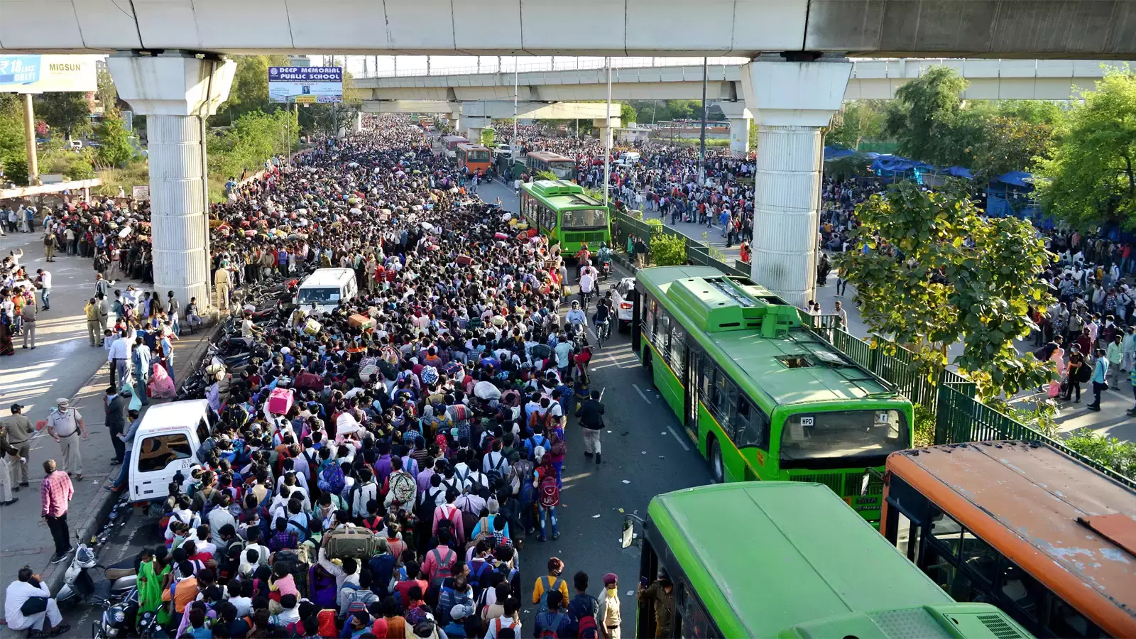 Delhi Govt Failed To Do Enough For Migrants, Daily Wagers; Avoid Repeat Of 2020 Lockdown Sufferings: Delhi High Court Delhi Govt Failed To Do Enough For Migrants, Daily Wagers; Avoid Repeat Of 2020 Lockdown Sufferings: Delhi High Court