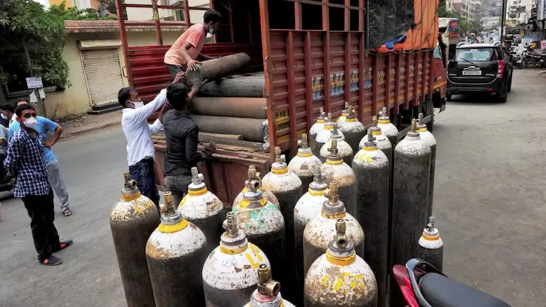 Centres Order Reducing Oxygen Supply Hit Maharashtra As A Bolt From Blue : Bombay High Court Directs Restoration Of Earlier Quantity Centres Order Reducing Oxygen Supply Hit Maharashtra As A Bolt From Blue : Bombay High Court Directs Restoration Of Earlier Quantity