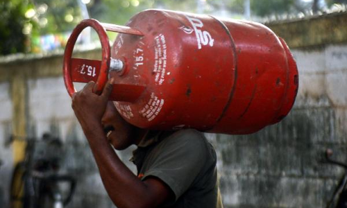 Plea In Kerala High Court Seeks Vaccine Priority For LPG Delivery Personnel Plea In Kerala High Court Seeks Vaccine Priority For LPG Delivery Personnel