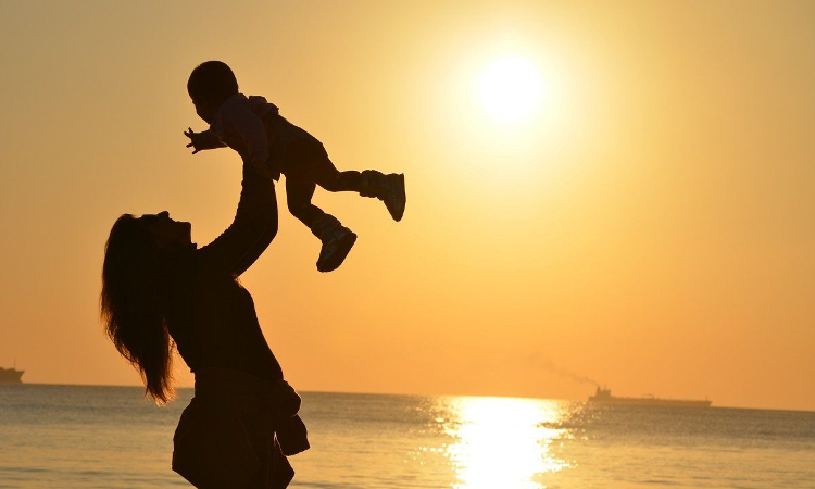 Gujarat HC Grants Custody Of 4-Yr-Old To Mother In Writ Jurisdiction, Suspends Fathers Visitation Rights For 6 Months Citing Unruly Behaviour Gujarat HC Grants Custody Of 4-Yr-Old To Mother In Writ Jurisdiction, Suspends Fathers Visitation Rights For 6 Months Citing Unruly Behaviour
