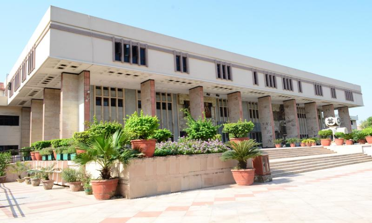 Tribunal Cant Direct  Reinstatement Without Considering Pending Criminal Matters: Delhi High Court