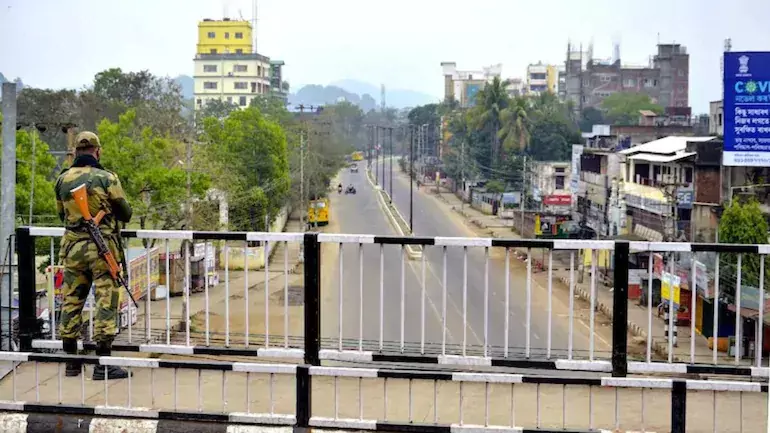 Kerala High Court Dismisses Plea Seeking Reopening Of Karnataka Borders For Free Commute Between States, Cites Jurisdictional Irregularity Kerala High Court Dismisses Plea Seeking Reopening Of Karnataka Borders For Free Commute Between States, Cites Jurisdictional Irregularity