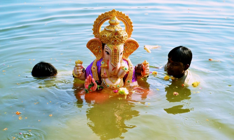 7,000 Idols Is A Huge Number: Bombay High Court Urges Maharashtra Govt To Explore Artificial Immersion For Taller Ganesh Idols 7,000 Idols Is A Huge Number: Bombay High Court Urges Maharashtra Govt To Explore Artificial Immersion For Taller Ganesh Idols