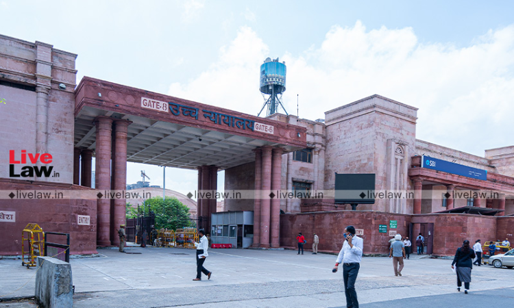 Didnt Impersonate Himself As Lawyer: Allahabad HC Stays Arrest Of Law Intern Who Stood In For His Senior Before Tribunal Didnt Impersonate Himself As Lawyer: Allahabad HC Stays Arrest Of Law Intern Who Stood In For His Senior Before Tribunal