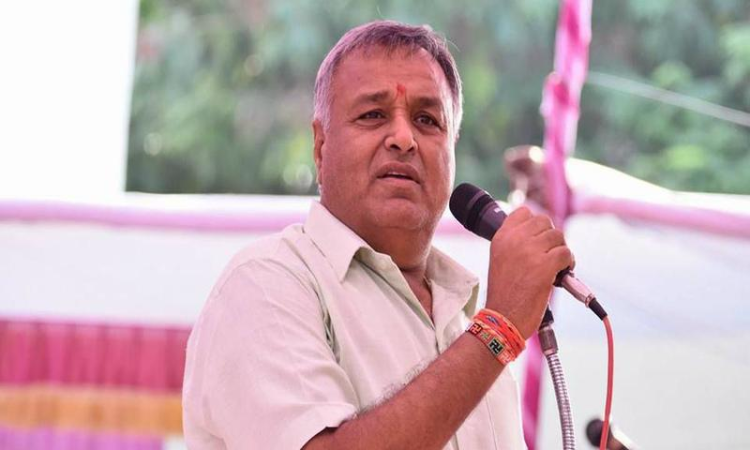 RTI Activist Amit Jethva Murder Case- Gujarat High Court Suspends Sentence Of Life-Imprisonment Of Ex-MP Dinu Solanki RTI Activist Amit Jethva Murder Case- Gujarat High Court Suspends Sentence Of Life-Imprisonment Of Ex-MP Dinu Solanki